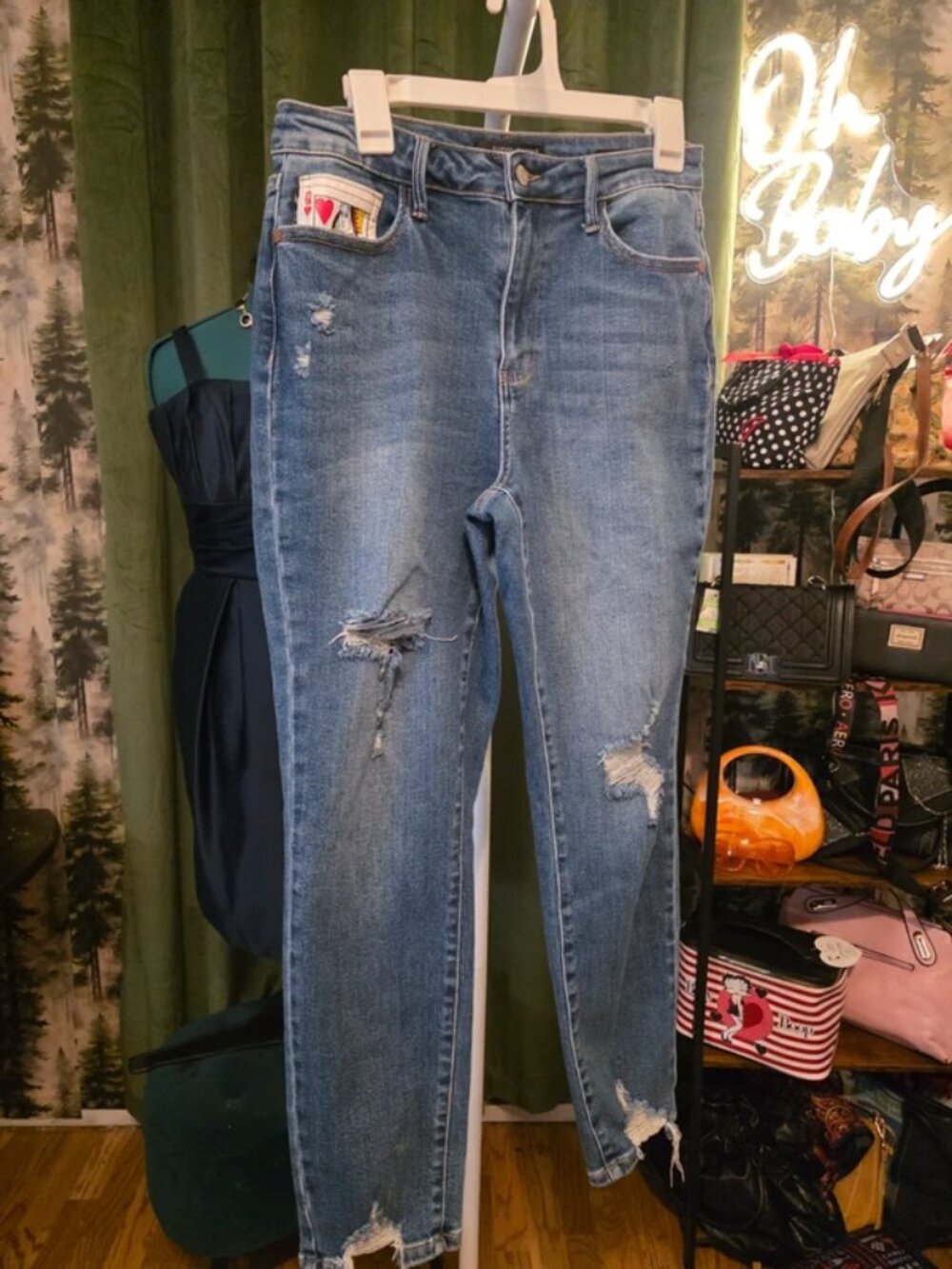 JUDY BLUE QUEEN OF HEARTS BOYFRIEND JEANS